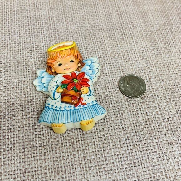Vintage Angel Poinsettia Acrylic Holiday Brooch - Picture 1 of 2